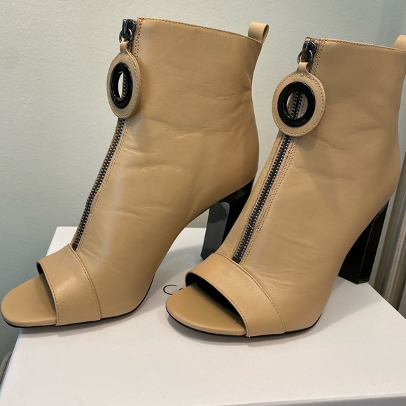 New Calvin Klein Minda Leather Boots, beige Sz 8 - Picture 4 of 5